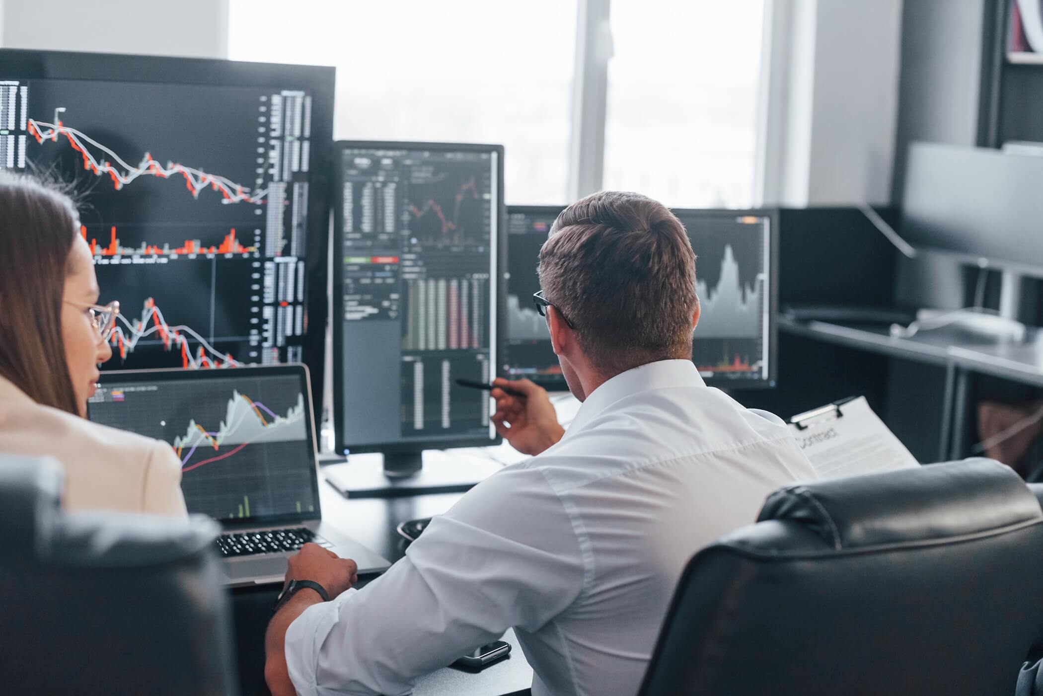 traders at work